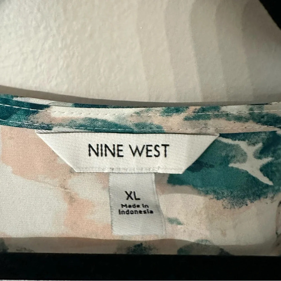 Nine West Women’s Long Sleeve Ruffle Detail Button Front V-Neck Top Size XL GUC - Picture 3 of 8